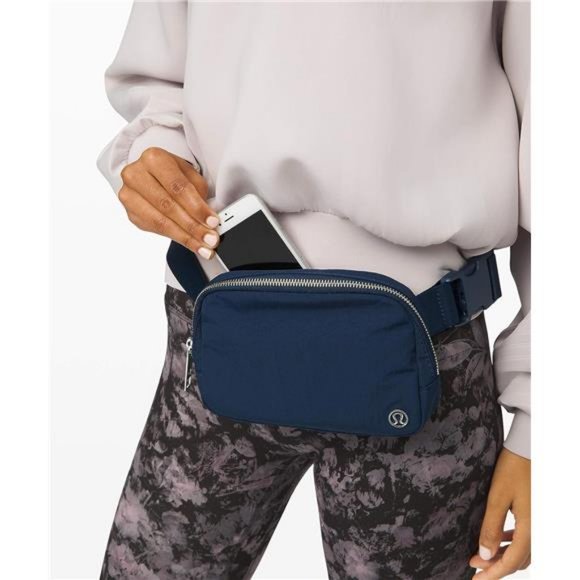 New Womens Lululemon Everywhere Belt Bag 1L (True Navy) Fannypack Fanny pak‎ - Picture 1 of 6
